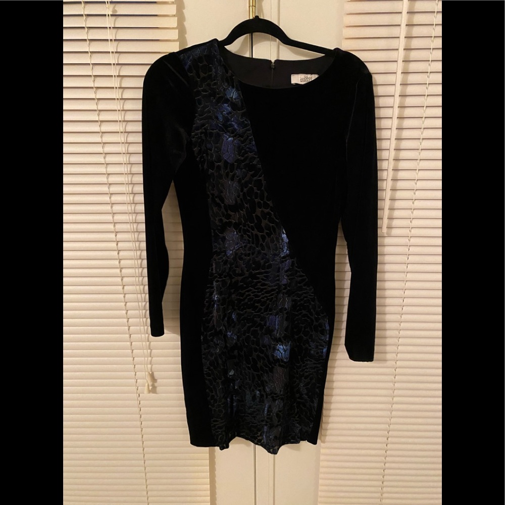 Belle Madgley Mischka women’s long sleeve dress